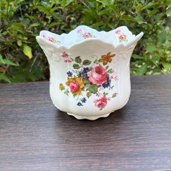 Vintage Royal Castle Bone China Floral Planter Vase Scalloped Rim Porcelain Pot - Picture 4 of 16